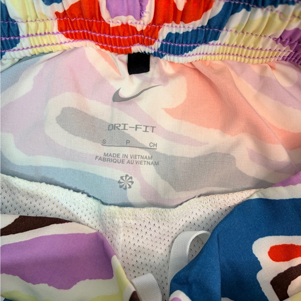 Nike Multicolor Abstract Men's Athletic Shorts - Picture 3 of 4